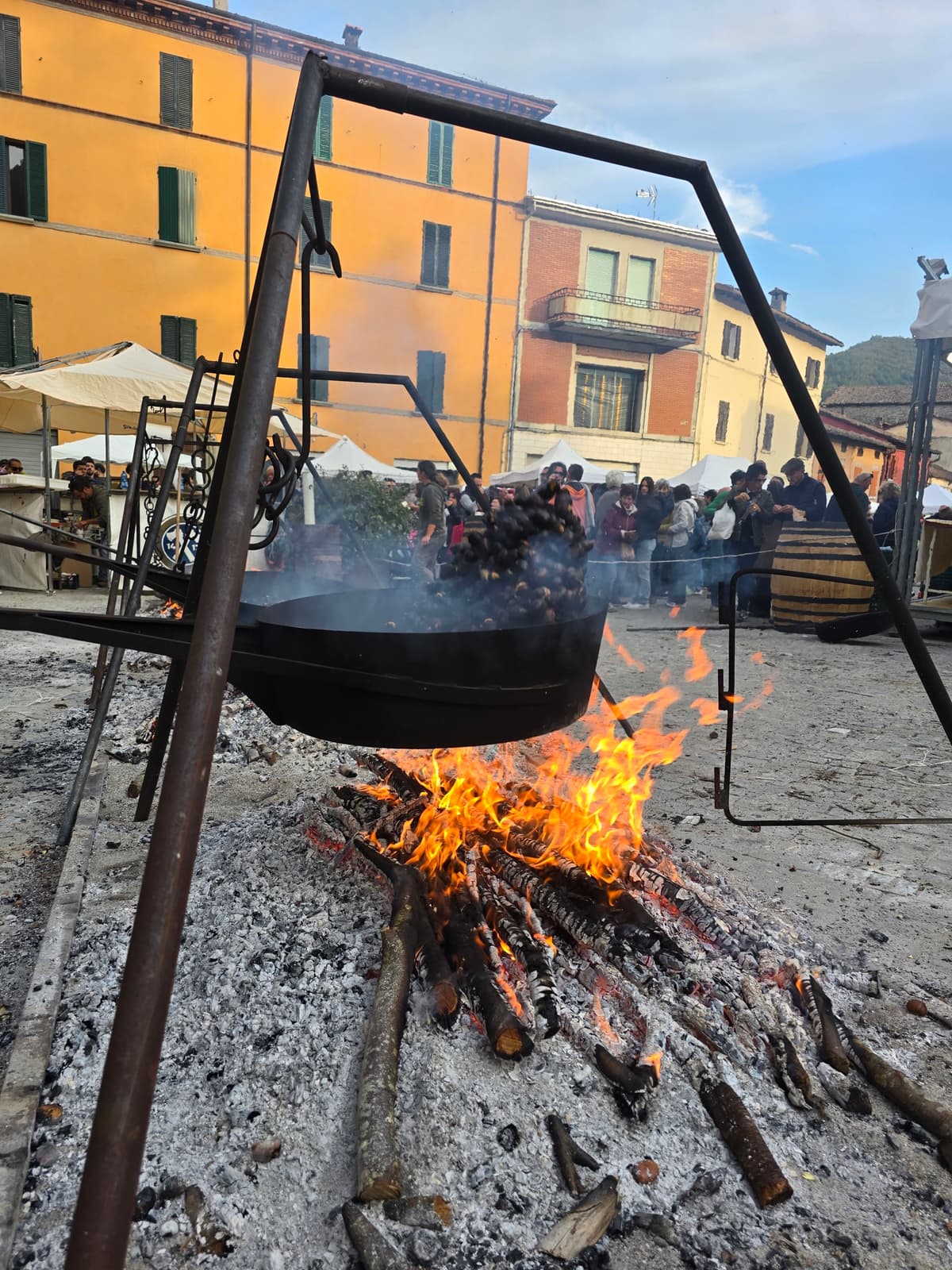 Caldarroste sul fuoco tradizionale